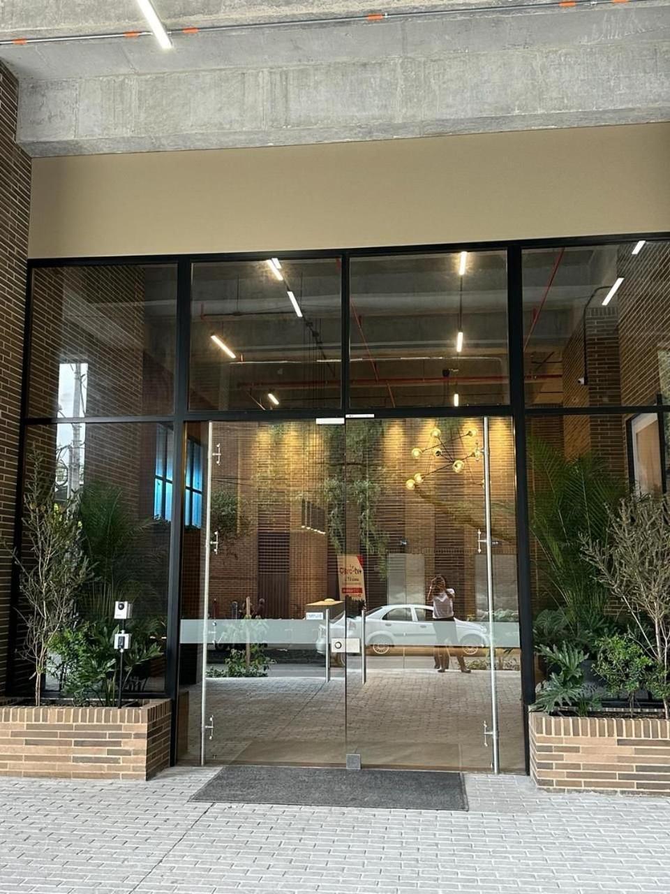 U-go Edificio Manzana 3 Al Lado Del Movistar Arena, El Y Parque Simon Bolivar Apartamento
